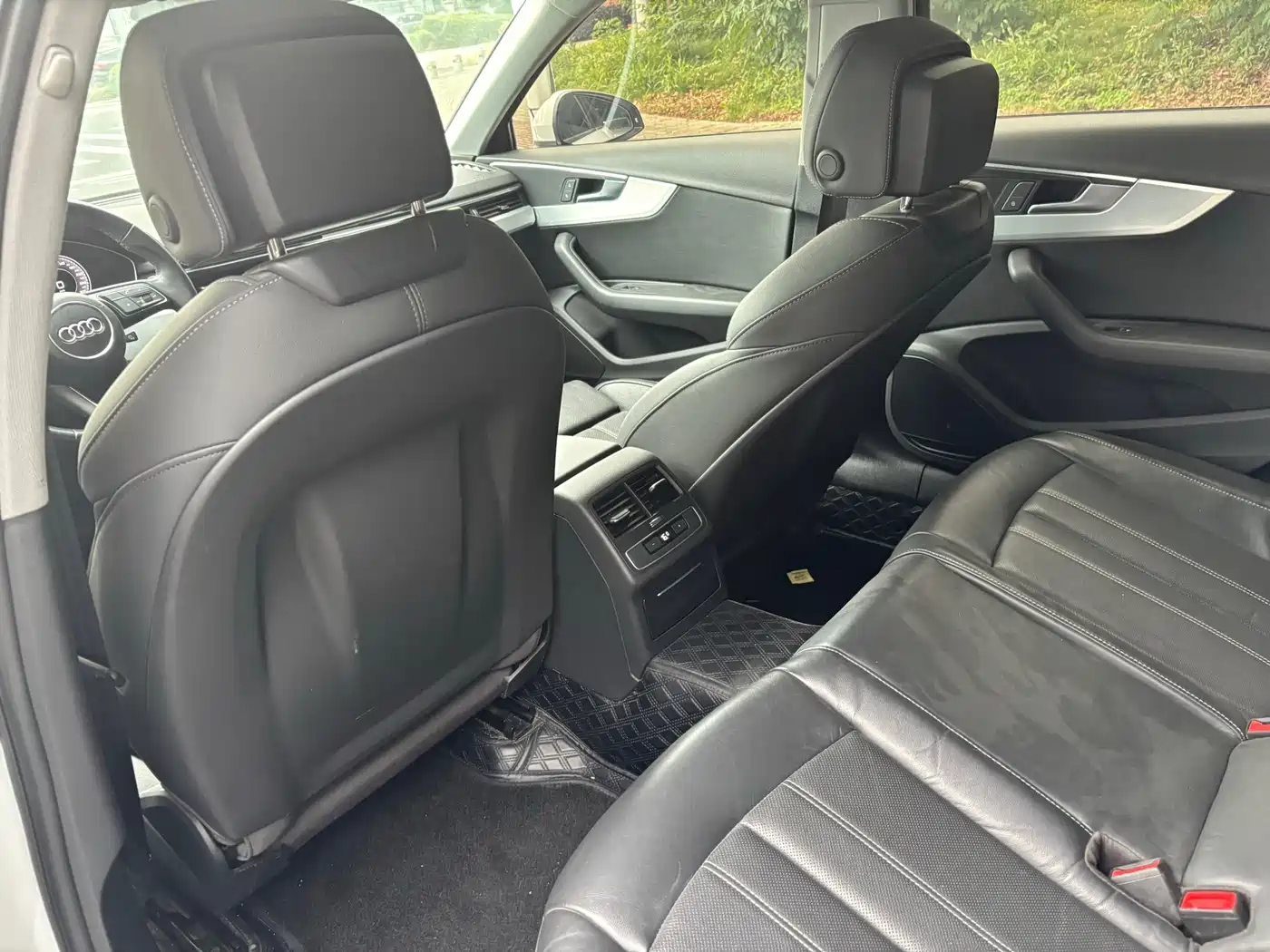 Фото 10 - Audi A4L