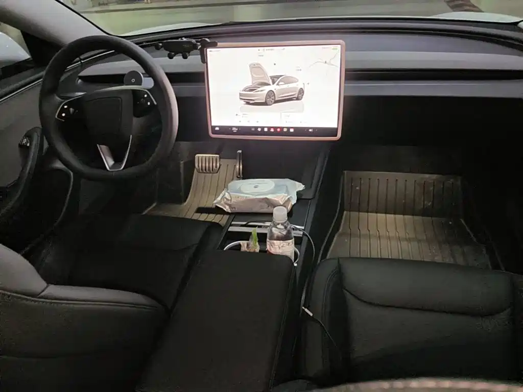 Tesla Model 3 2026 2025 Model Year Facelift Rear-Wheel Drive