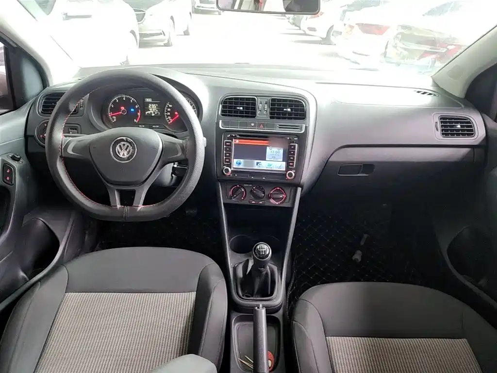 Volkswagen Polo 2016 1.4L Manual Trend фото 10