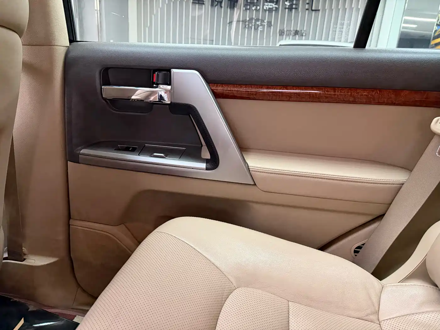 Toyota Land Cruiser 2012 4.6L Automatic VX-R фото 33