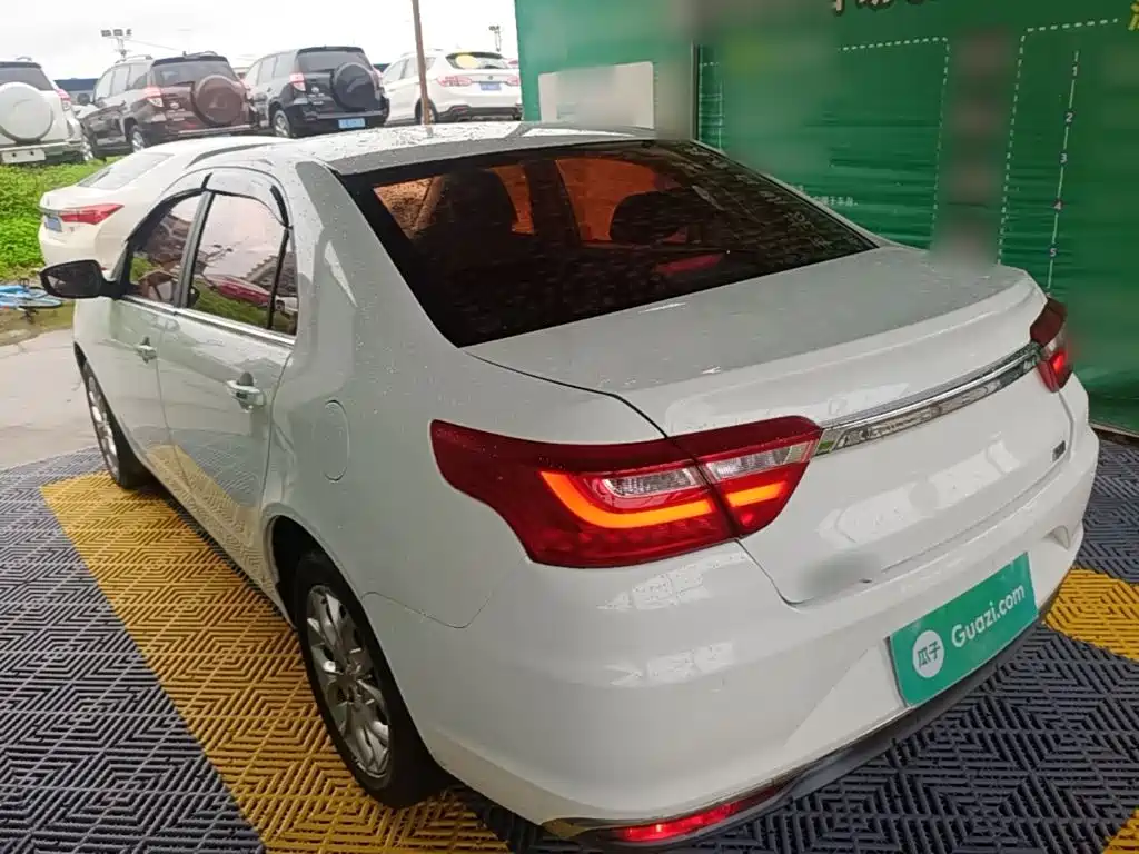 Фото 5 - Geely Vision