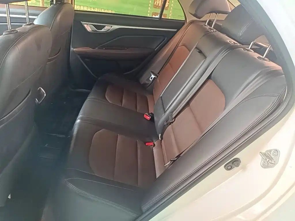 Фото 17 - Geely Vision