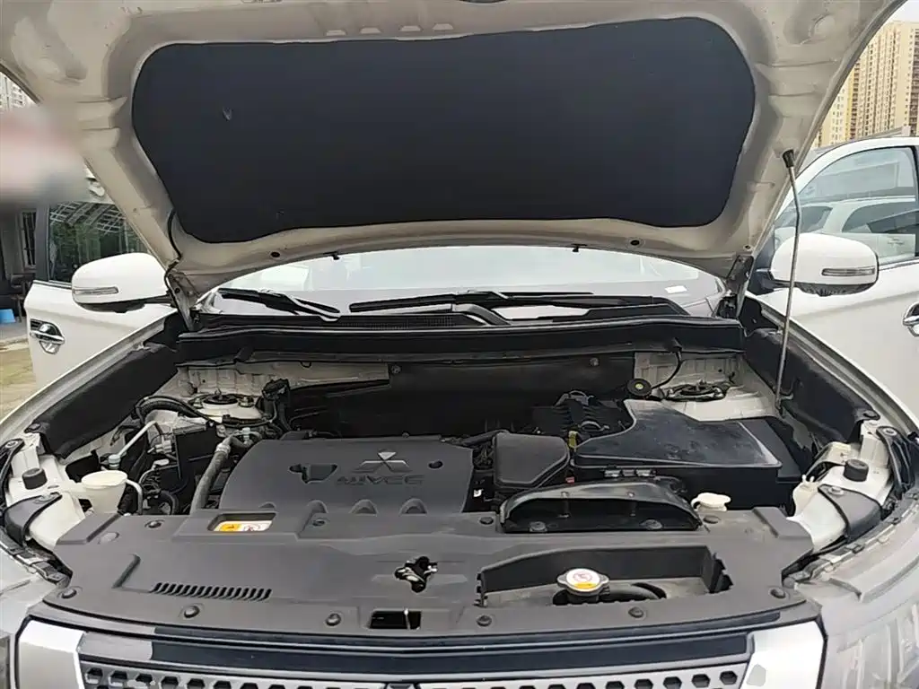 Mitsubishi Outlander 2019 2.4L 4WD Deluxe Edition 7-Seater China VI фото 20