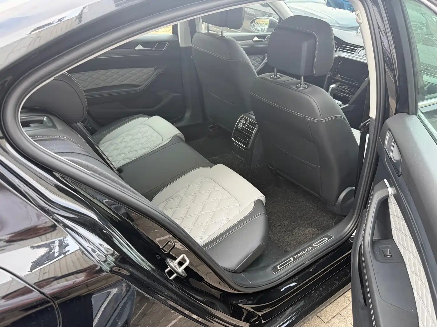 Volkswagen Magotan 2025 2025 Popular Edition 280TSI DSG Comfort