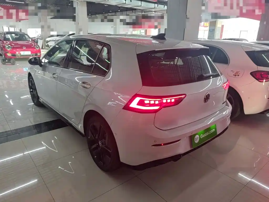 Volkswagen Golf 2025 2025 300TSI R-Line