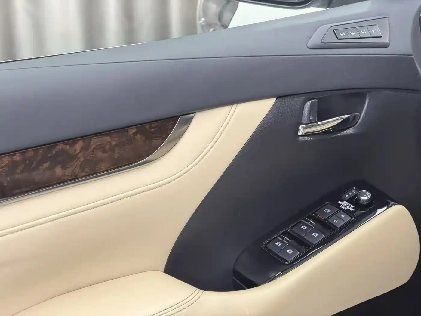 Toyota Vellfire 2019 Hybrid 2.5L HV Luxury Edition фото 4