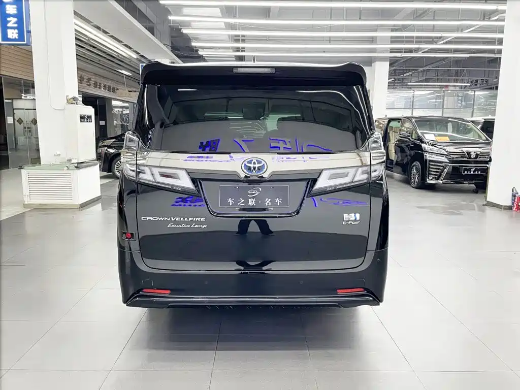Фото 5 - Toyota Vellfire
