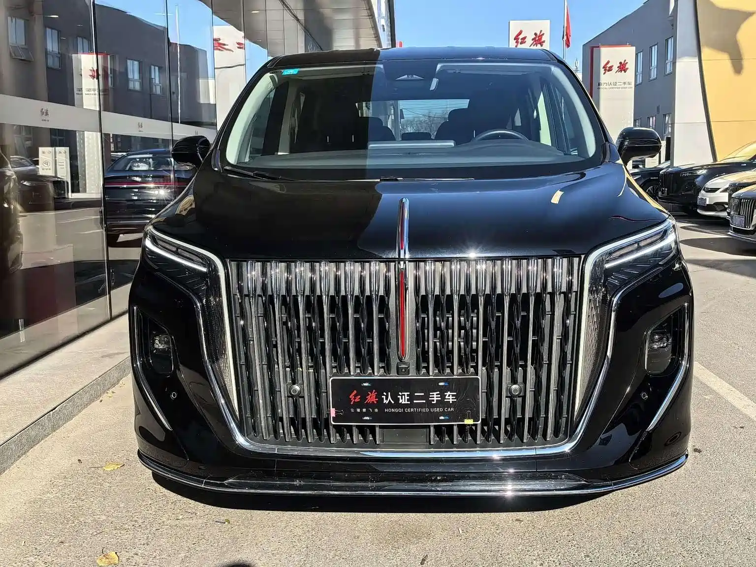 Photo 2 - Hongqi HQ9