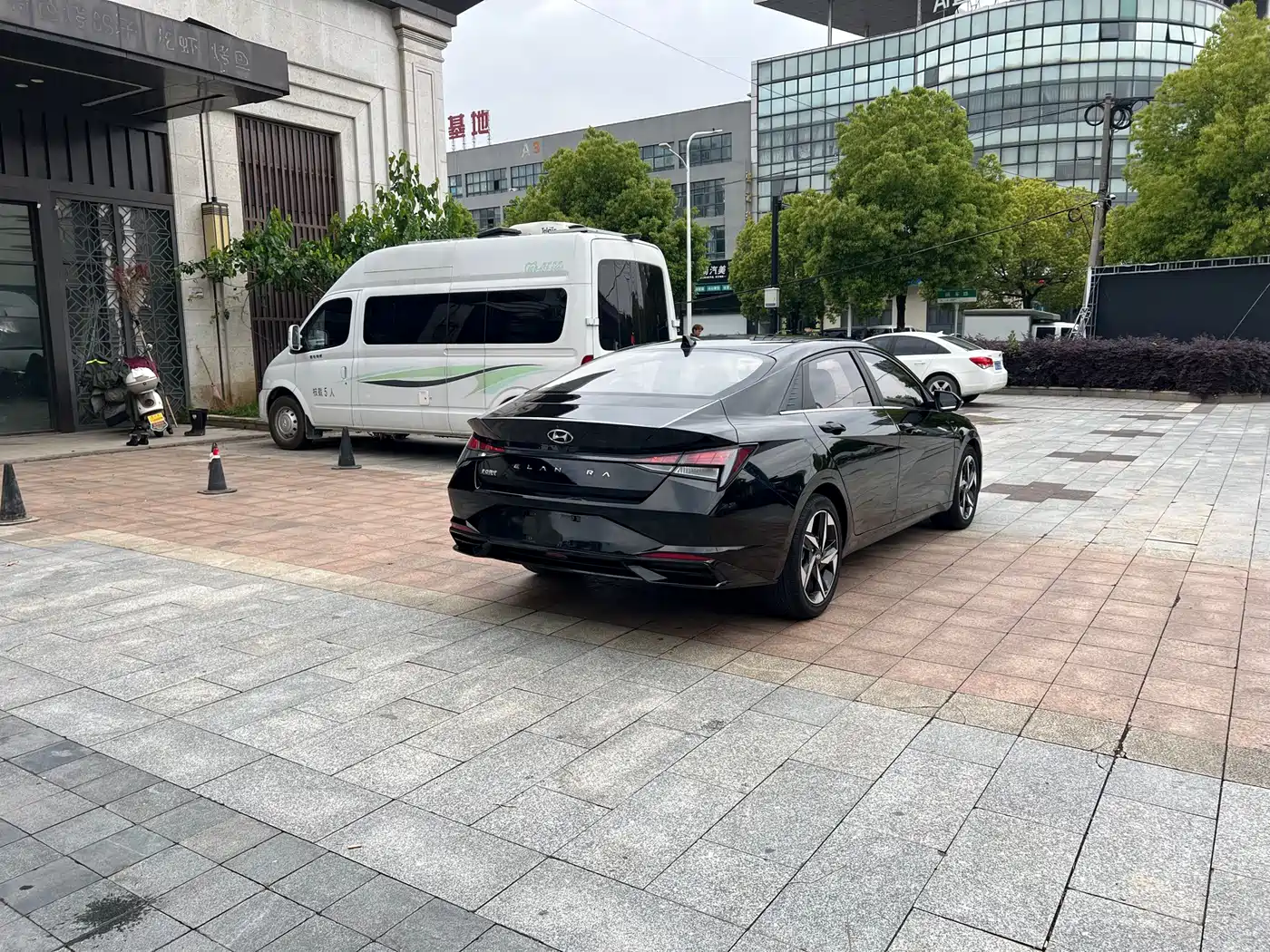 Hyundai Elantra 2021 1.5L CVT GLX Elite Edition фото 14