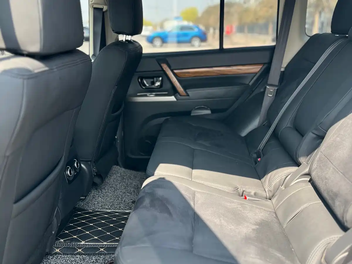 Mitsubishi Pajero (Import) 2019 3.0L Auto Standard Version фото 12