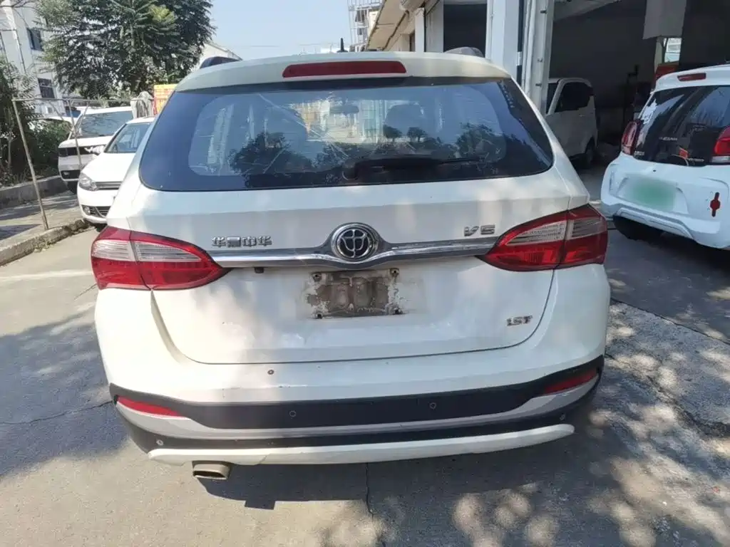 Zhonghua V5 2016 2016 1.5T Manual 2WD Smart Edition