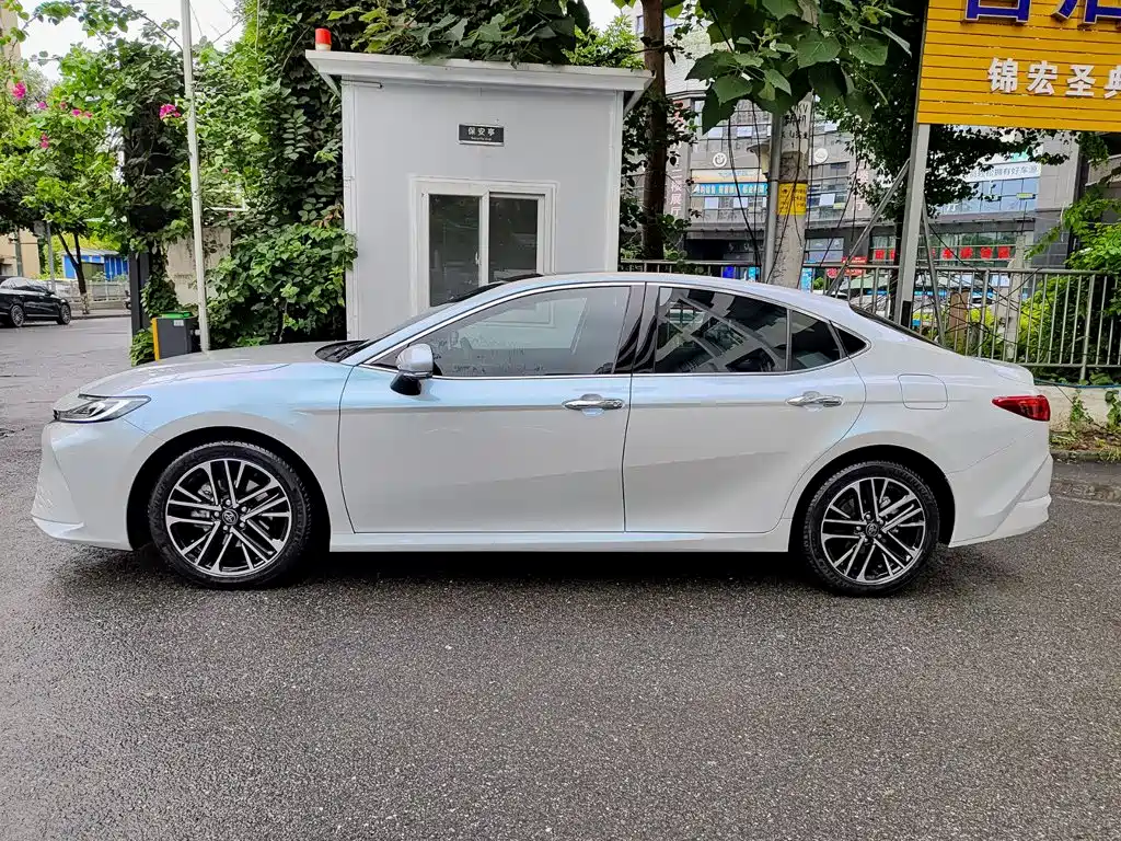 Photo 3 - Toyota Camry