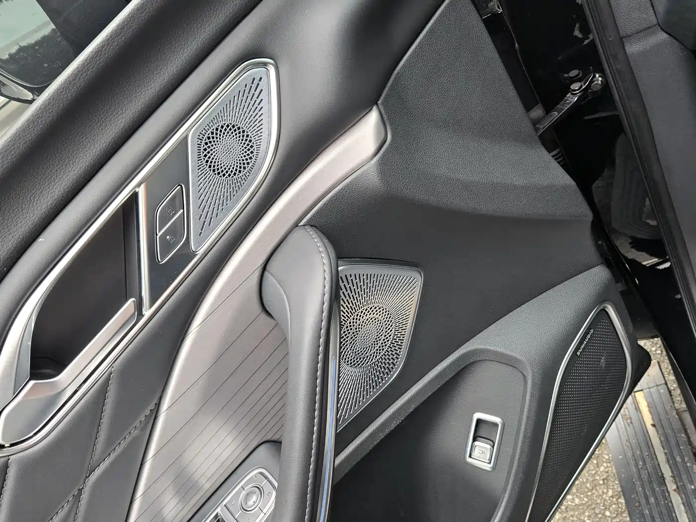 Hongqi HS7 PHEV 2024 2.0T PHEV AWD Flagship 6-Seater фото 20