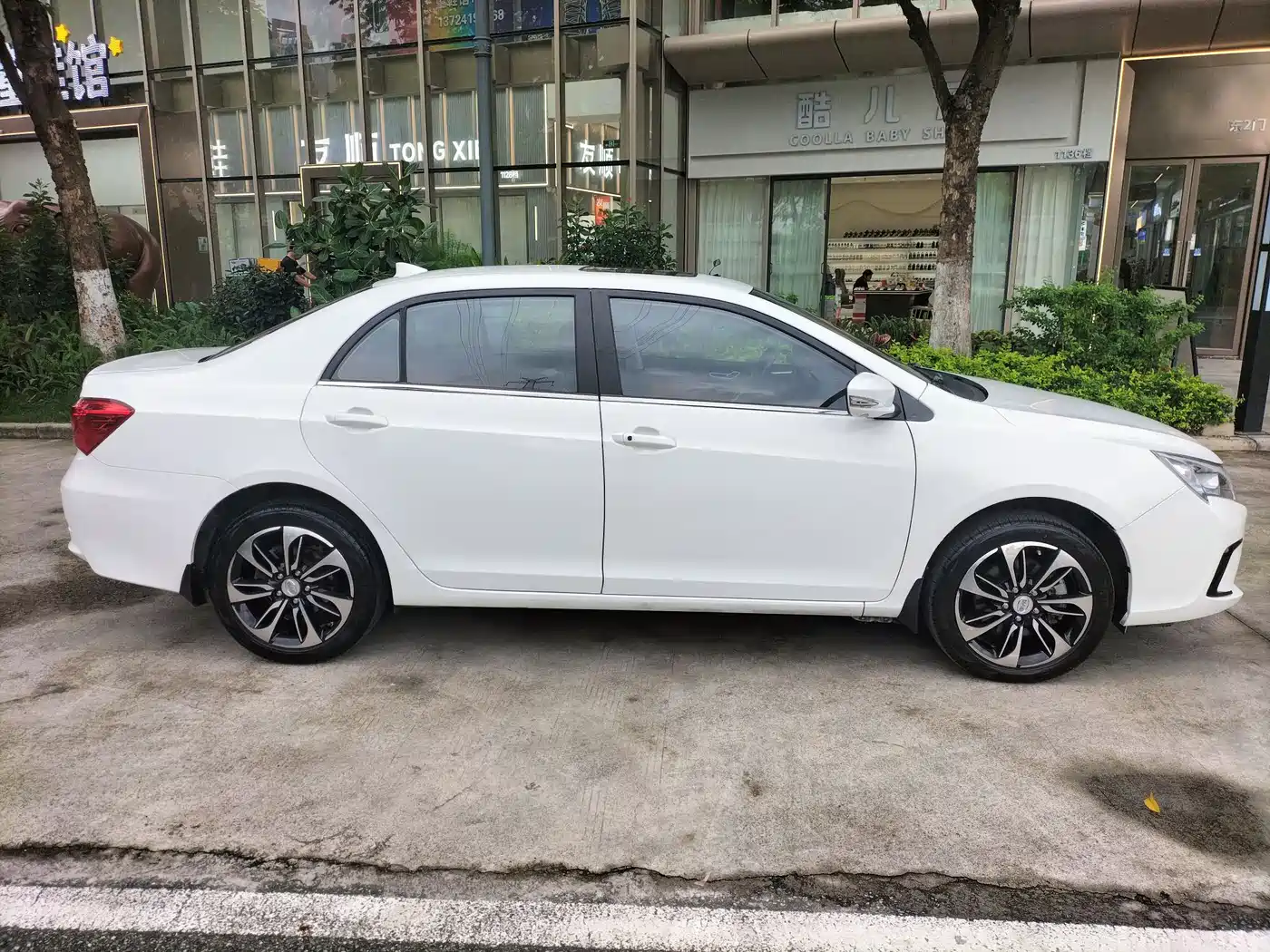 BYD Qin New Energy 2015 1.5T Double Champion Flagship Plus фото 4