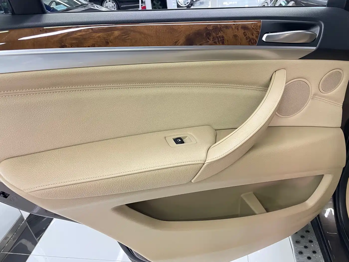 BMW X5 (Import) 2011 xDrive35i Leading Edition фото 40