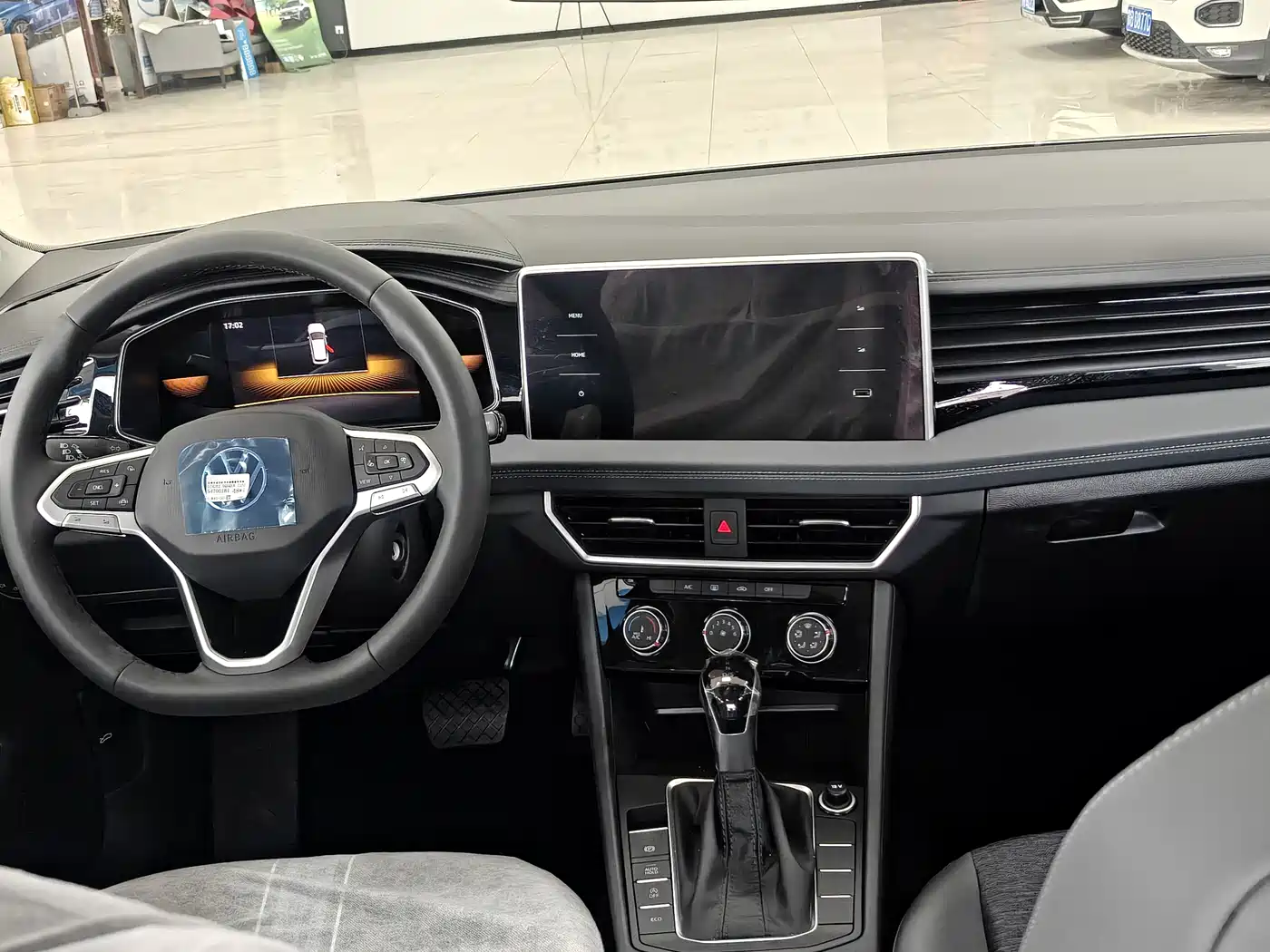 Volkswagen Sagitar 2025 300TSI DSG Flying Leap Edition фото 10