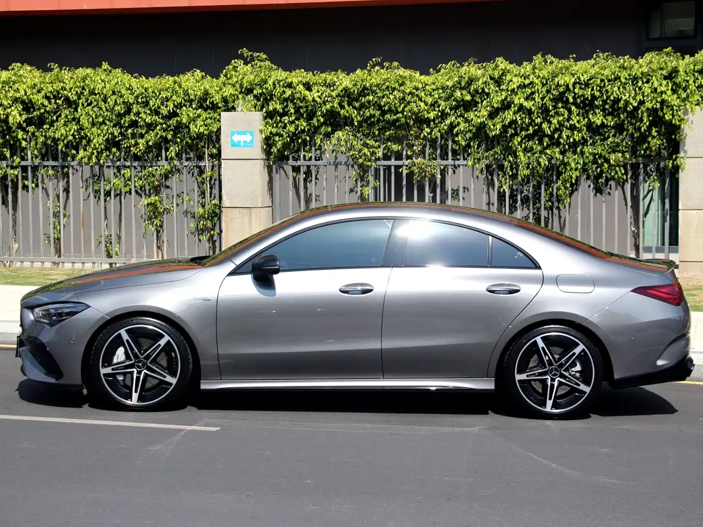 Mercedes-Benz CLA AMG 2024 Facelift AMG CLA 35 4MATIC фото 3