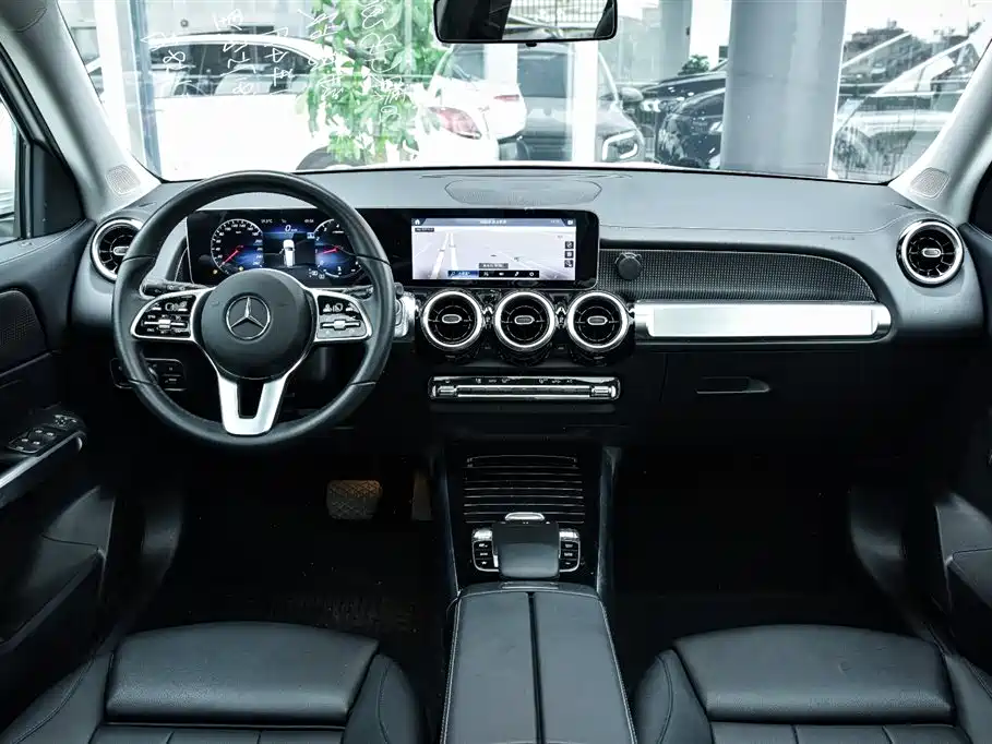 Фото 12 - Mercedes-Benz GLB