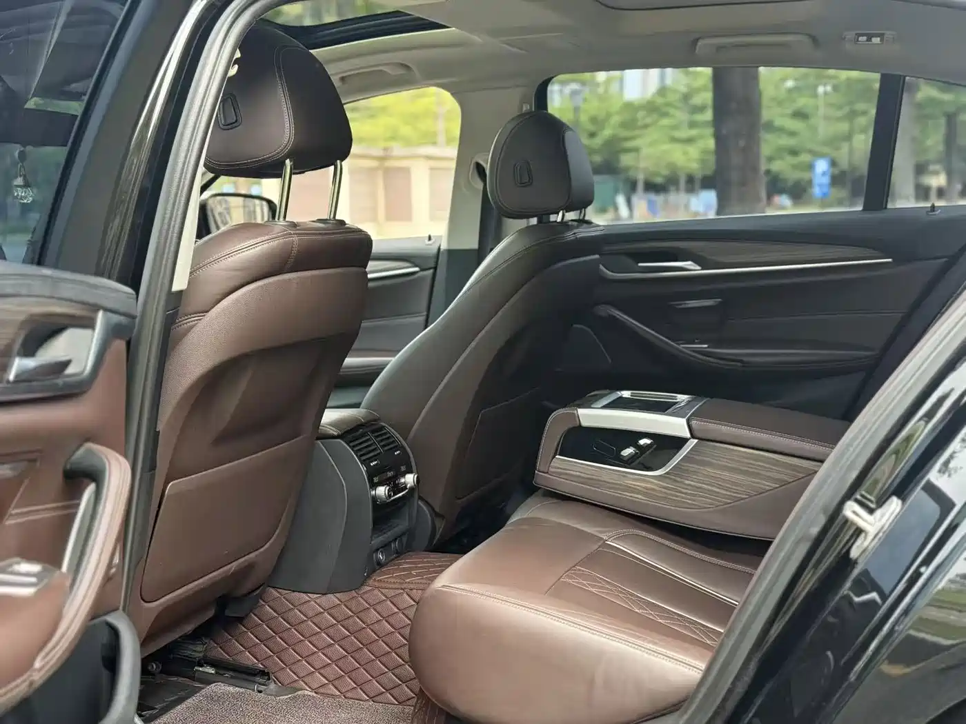 صورة 6 - BMW 5 Series