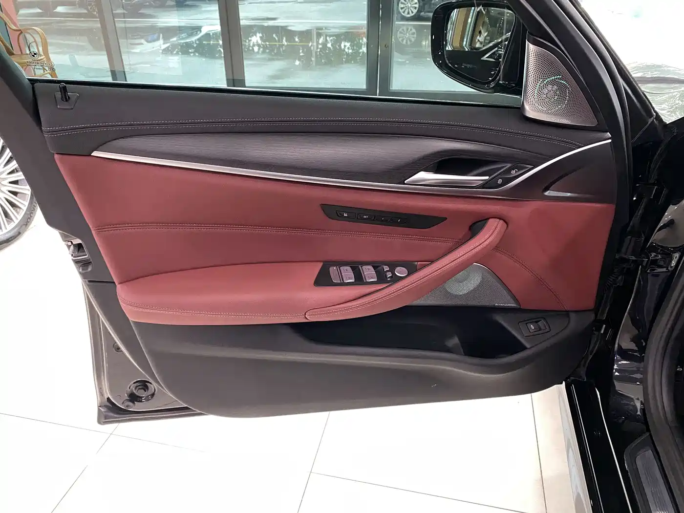 BMW 5 Series 2023 530Li Premium M Sport Package фото 11