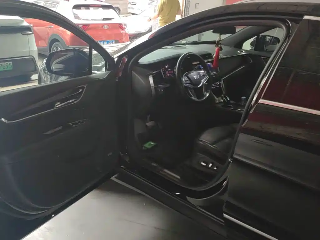 صورة 16 - Cadillac XT5