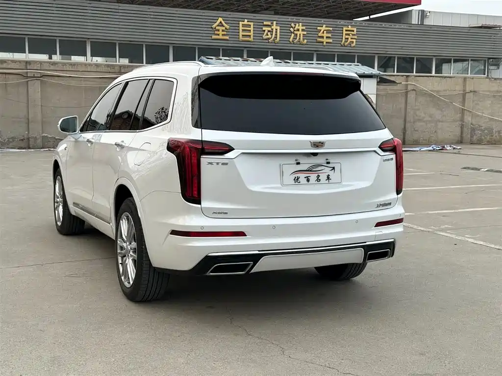CADILLAC XT6