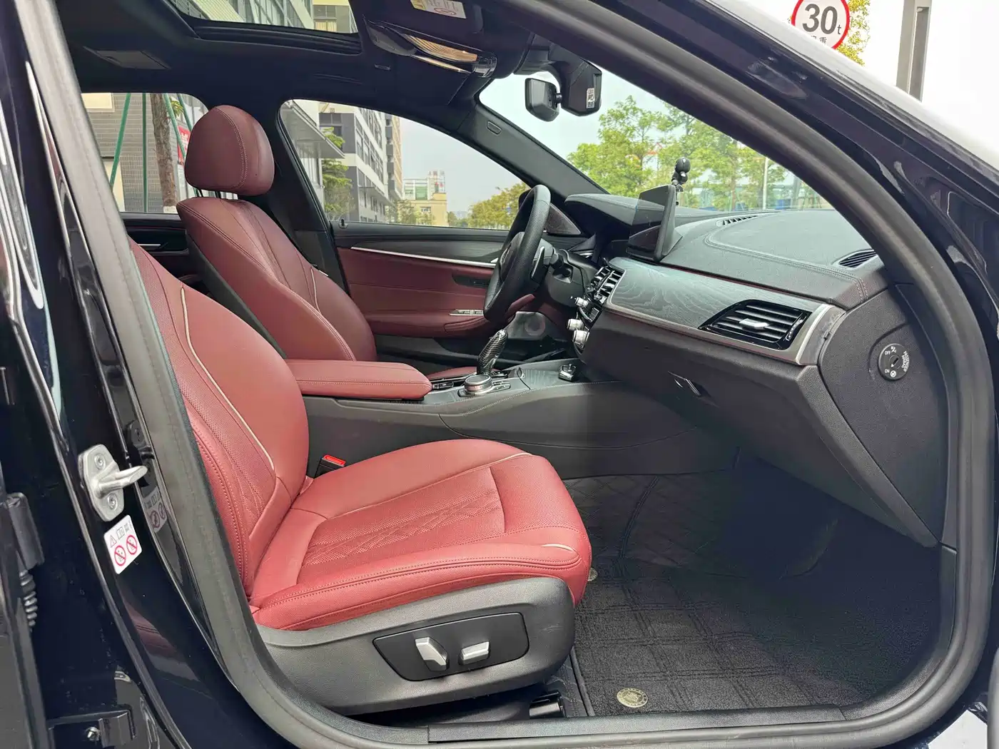 BMW 5 Series 2021 530Li Leading M Sport Package фото 11