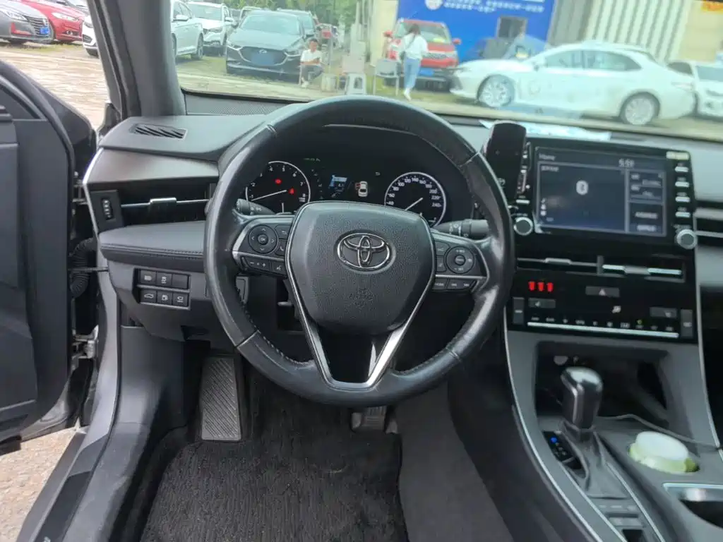 Фото 11 - Toyota Avalon