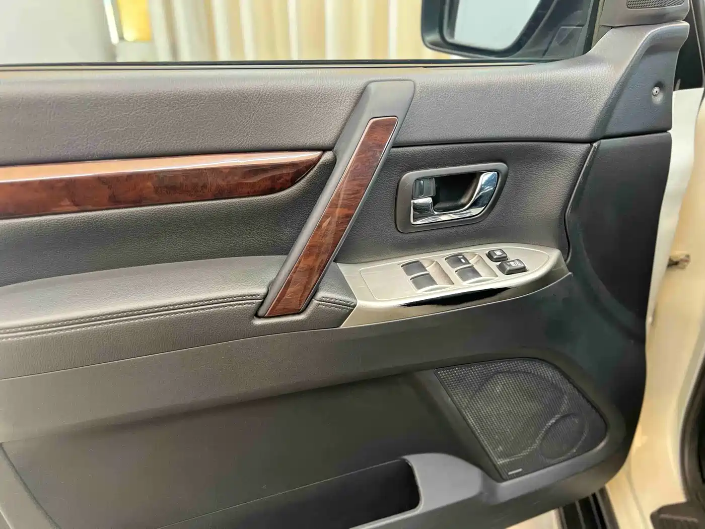 Mitsubishi Pajero (Import) 2016 3.0L Automatic Premium (China V) фото 8