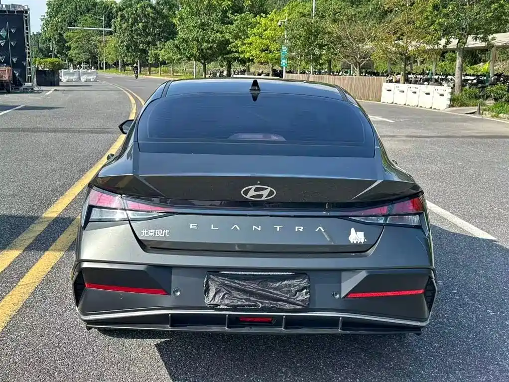 Hyundai Elantra 2023 1.5L CVT GLX Elite Edition фото 9