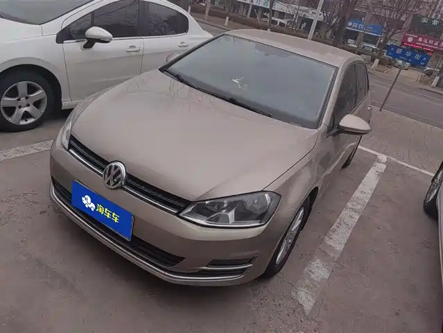 VOLKSWAGEN GOLF