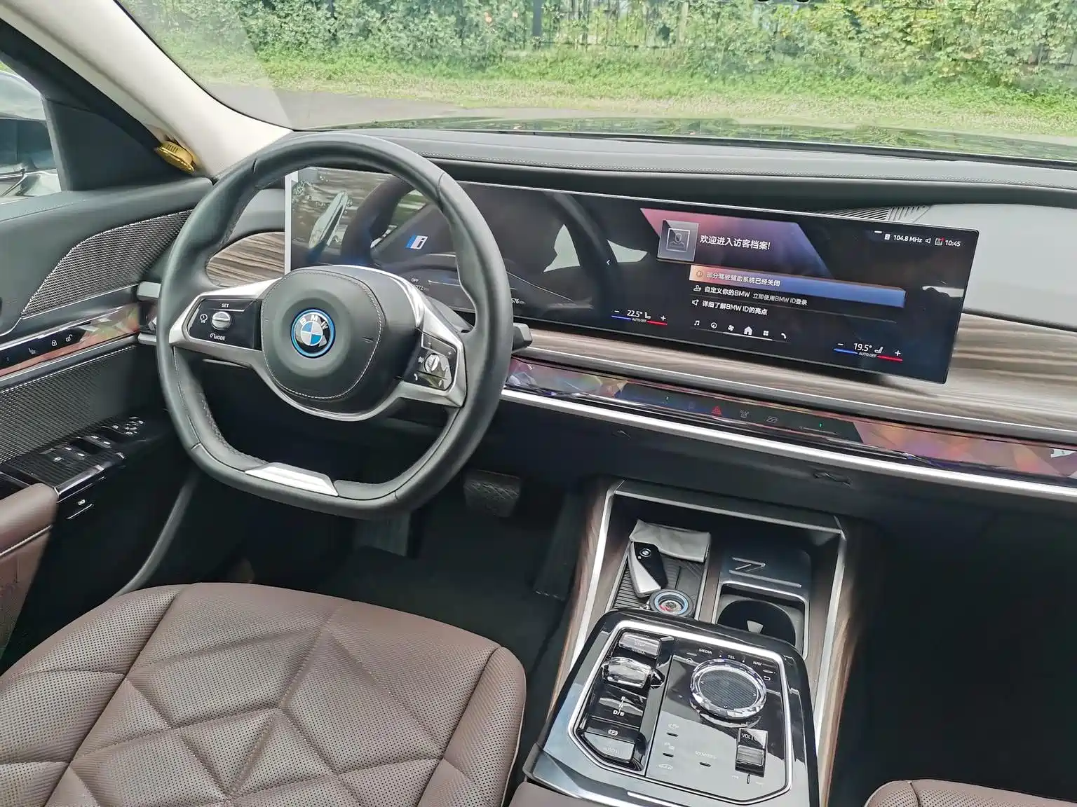 Фото 20 - BMW i7