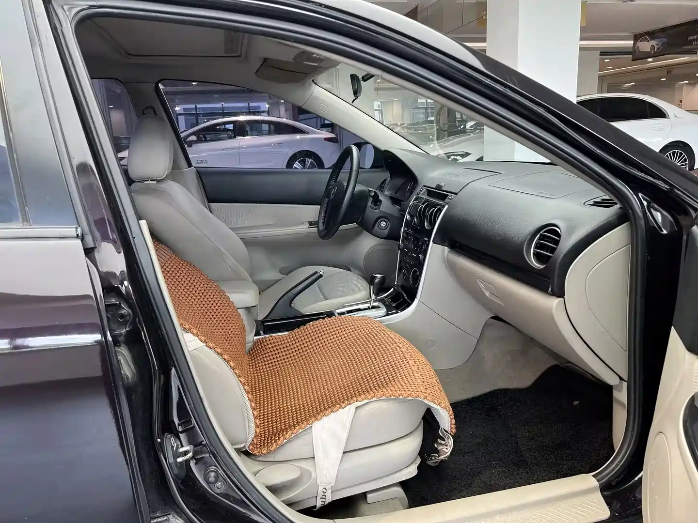 Photo 18 - Mazda 6