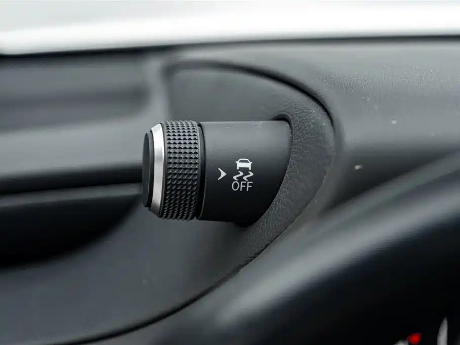 Lexus ES 2023 200 Excellence Edition фото 13