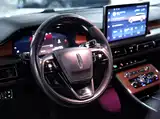 Photo 9 - Lincoln Aviator