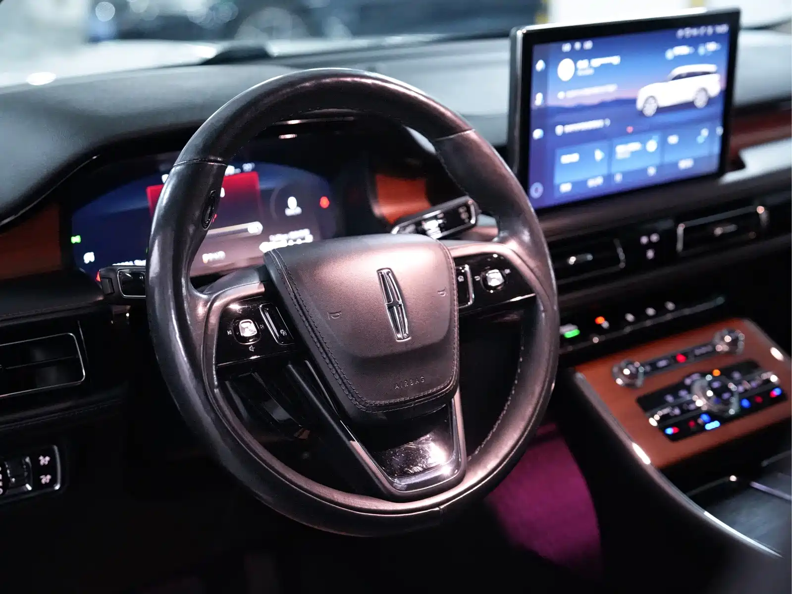 Photo 9 - Lincoln Aviator