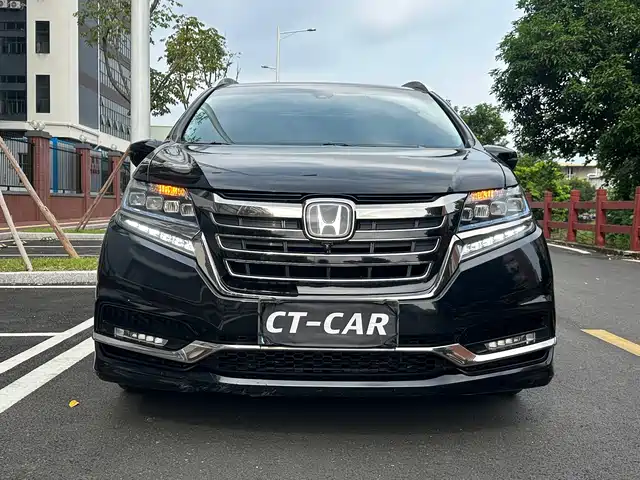 Honda Elysion 2019 2.0L Hybrid Luxury Edition — фото 2