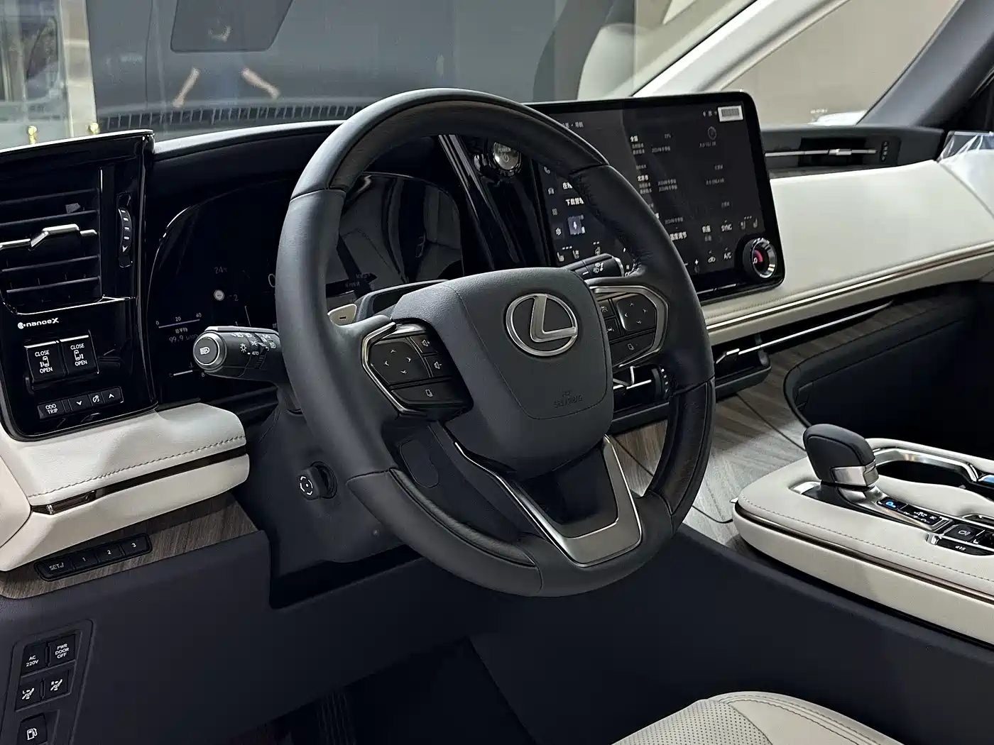 Lexus LM 2025 Model 500h Six-Seater Prestige Edition фото 9