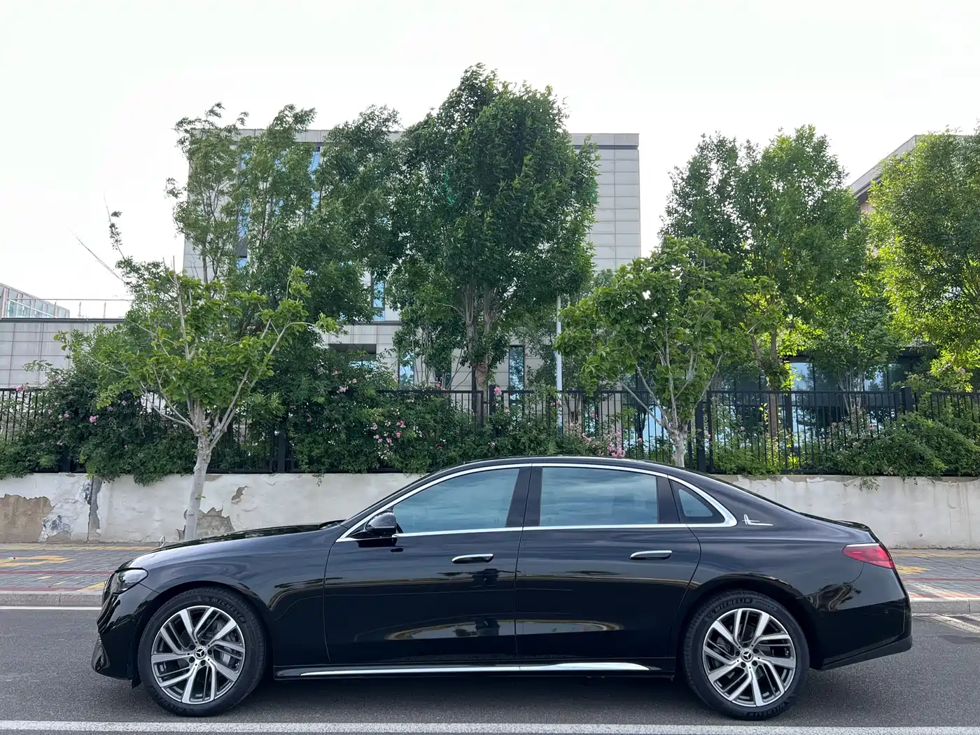 Mercedes-Benz E-Class 2024 E 300 L Fashion фото 3