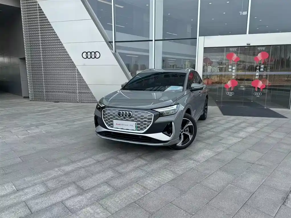 AUDI Q4 E TRON