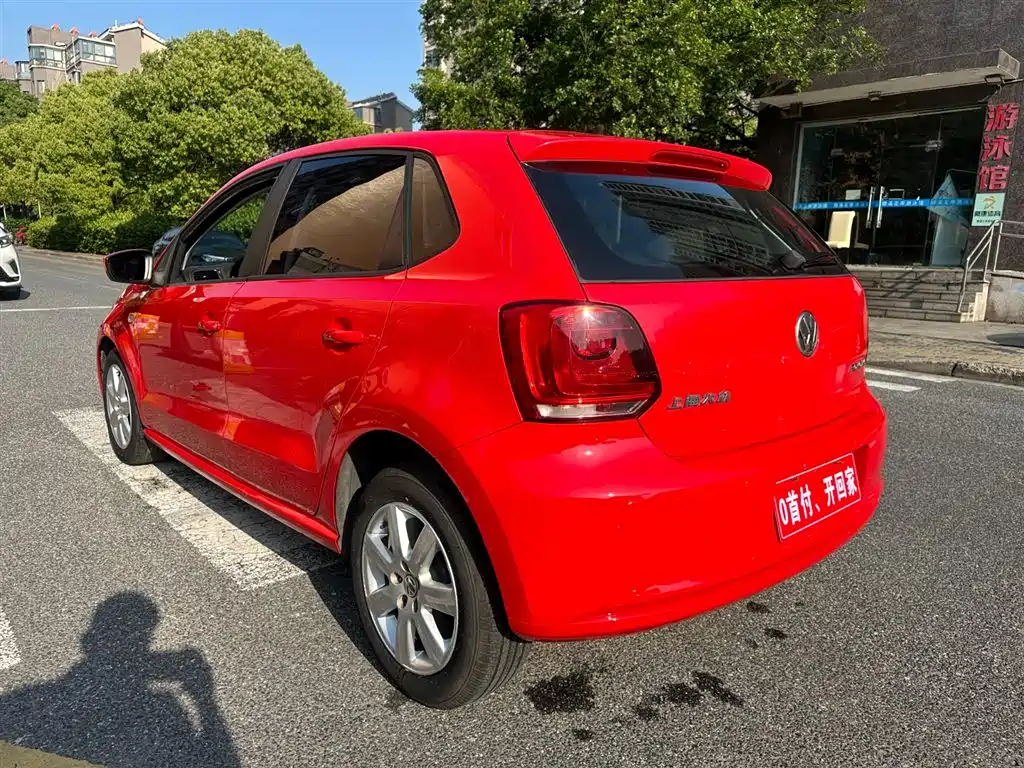 Volkswagen Polo 2013 1.6L Automatic Luxury Edition фото 7
