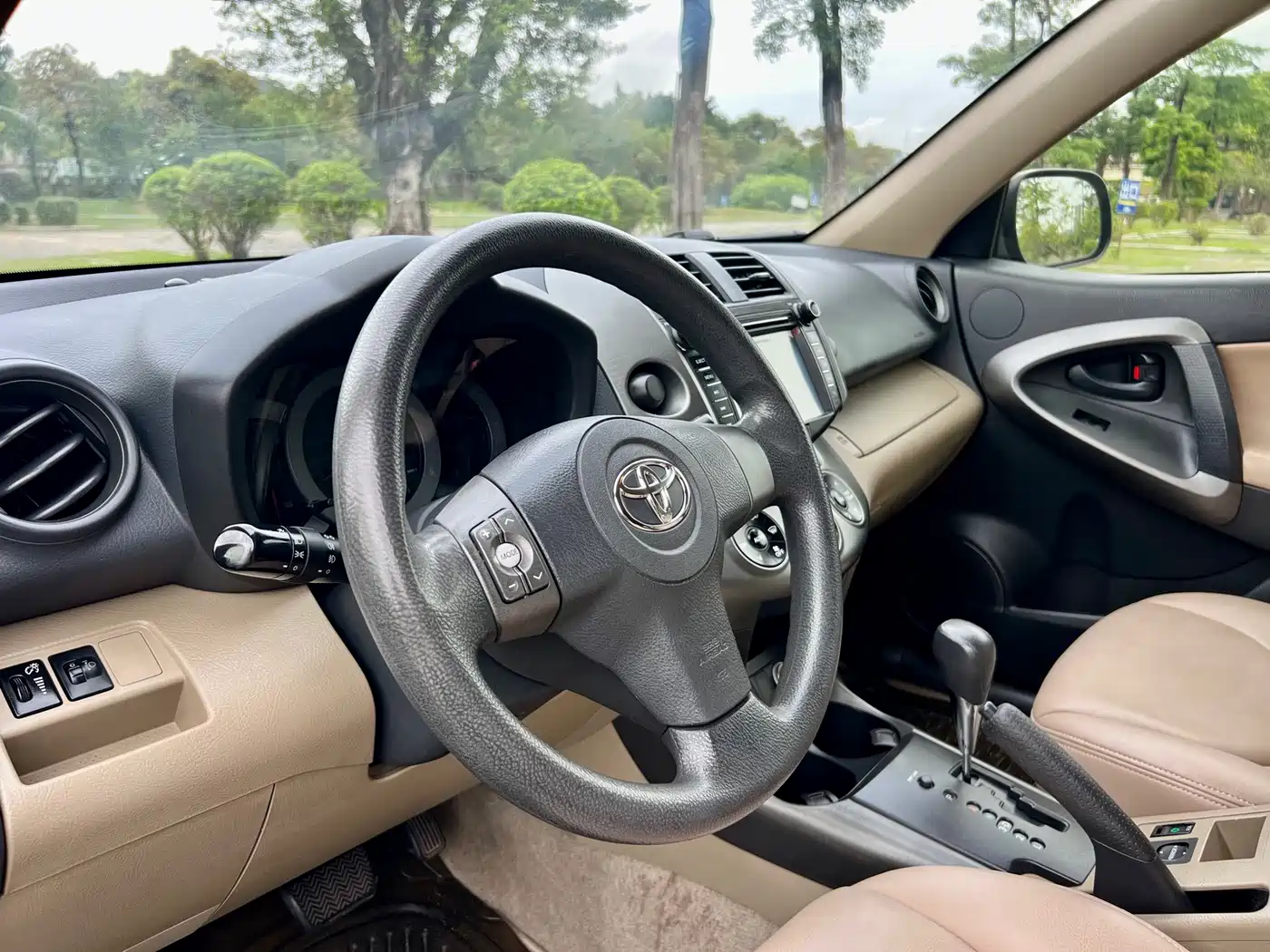 Toyota RAV4 Rongfang 2011 2.0L Automatic Classic Edition фото 16