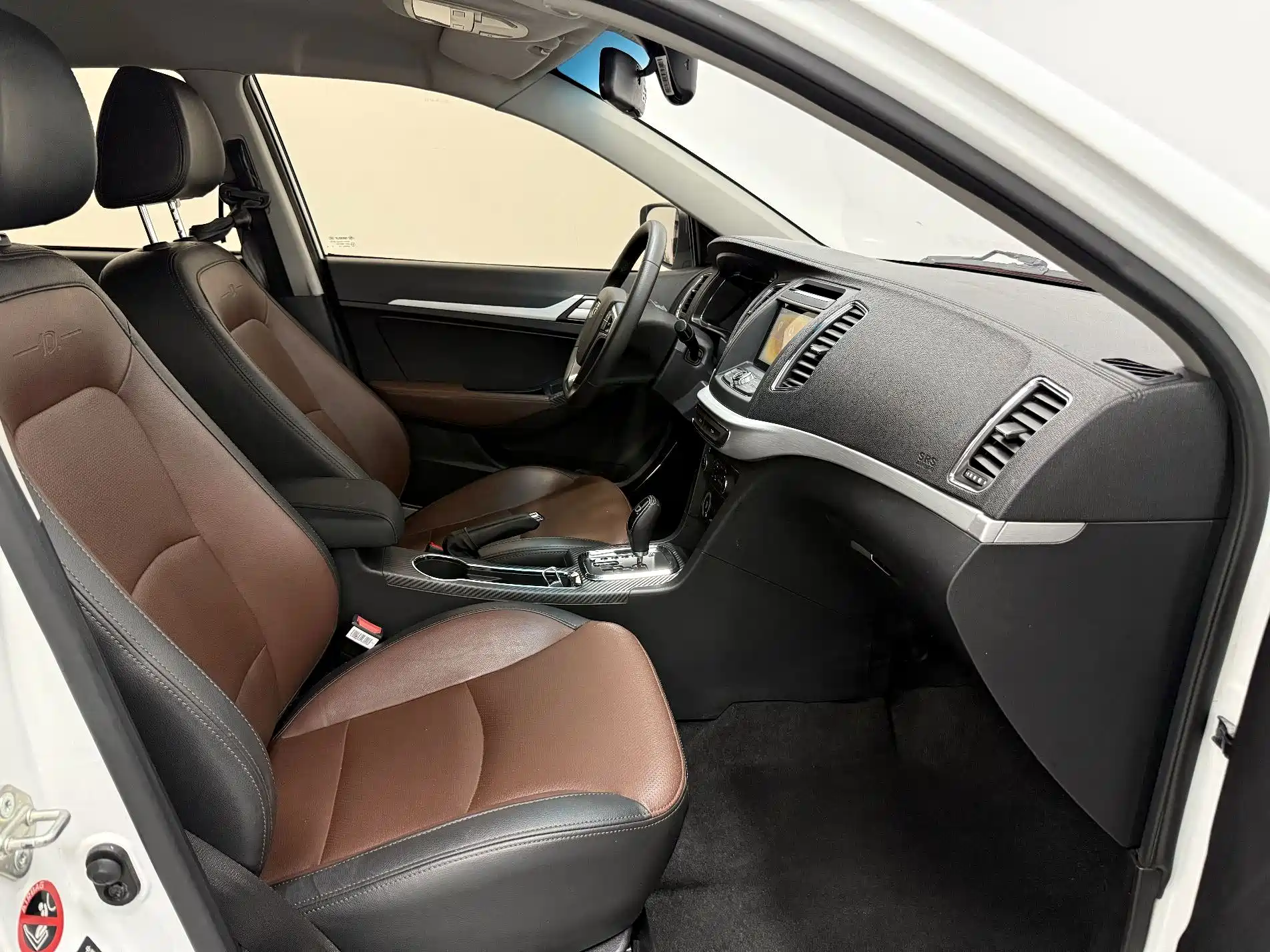 Фото 21 - Geely Vision