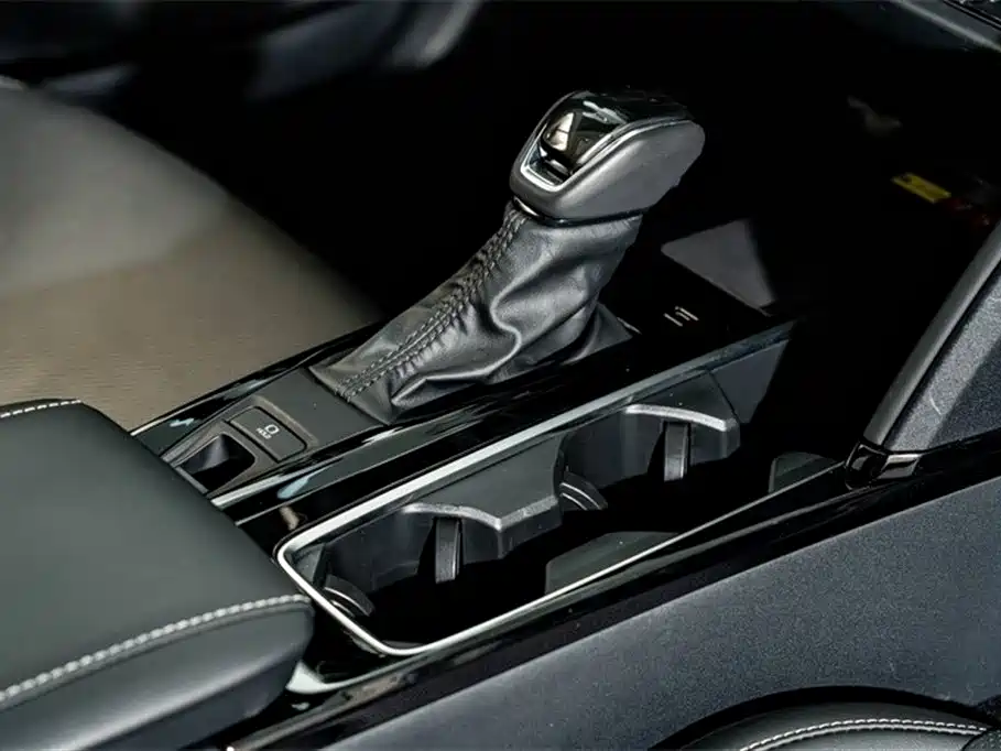 Toyota Camry 2026 Hybrid 2.0HSE Sport Lite Edition фото 19