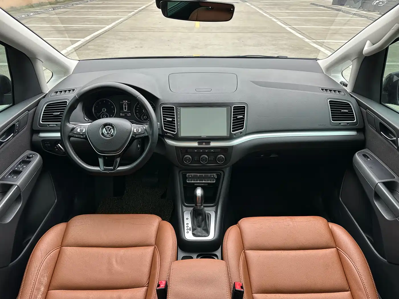 Volkswagen Sharan 2018 380TSI Comfort 7-Seater фото 12
