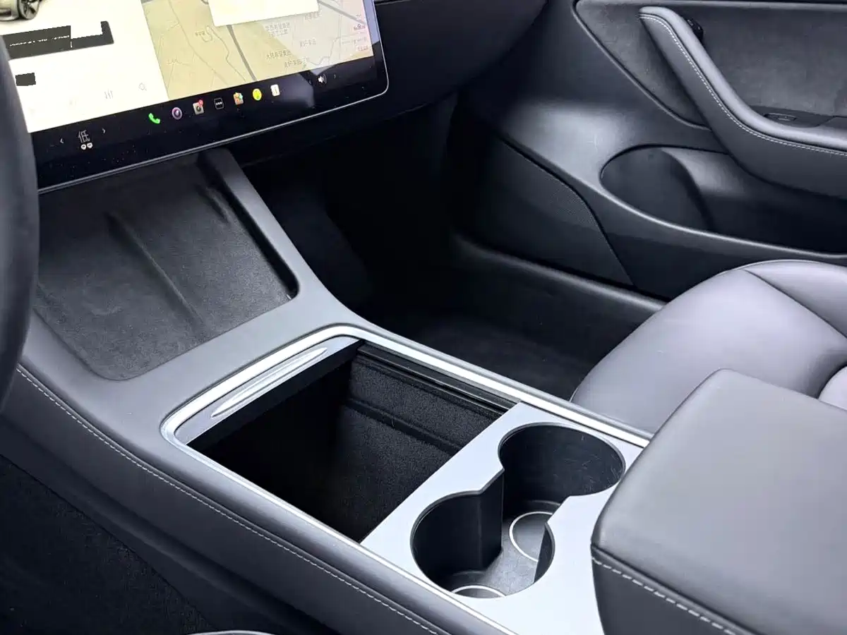 Фото 8 - Tesla Model 3