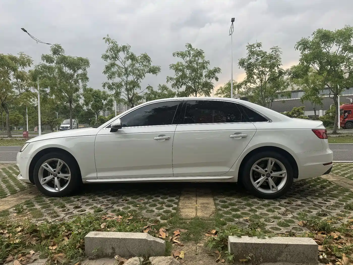 Audi A4L 2017 Plus 40 TFSI Fashion фото 9