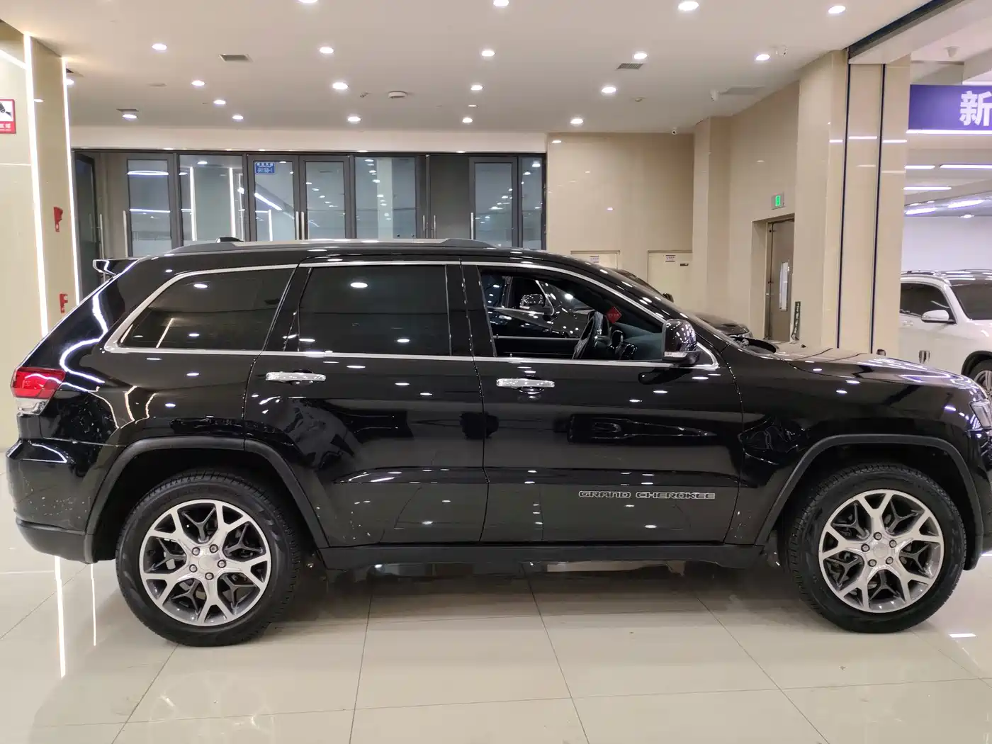 Jeep Grand Cherokee (Import) 2020 2020 3.0L Elite Navigation Edition