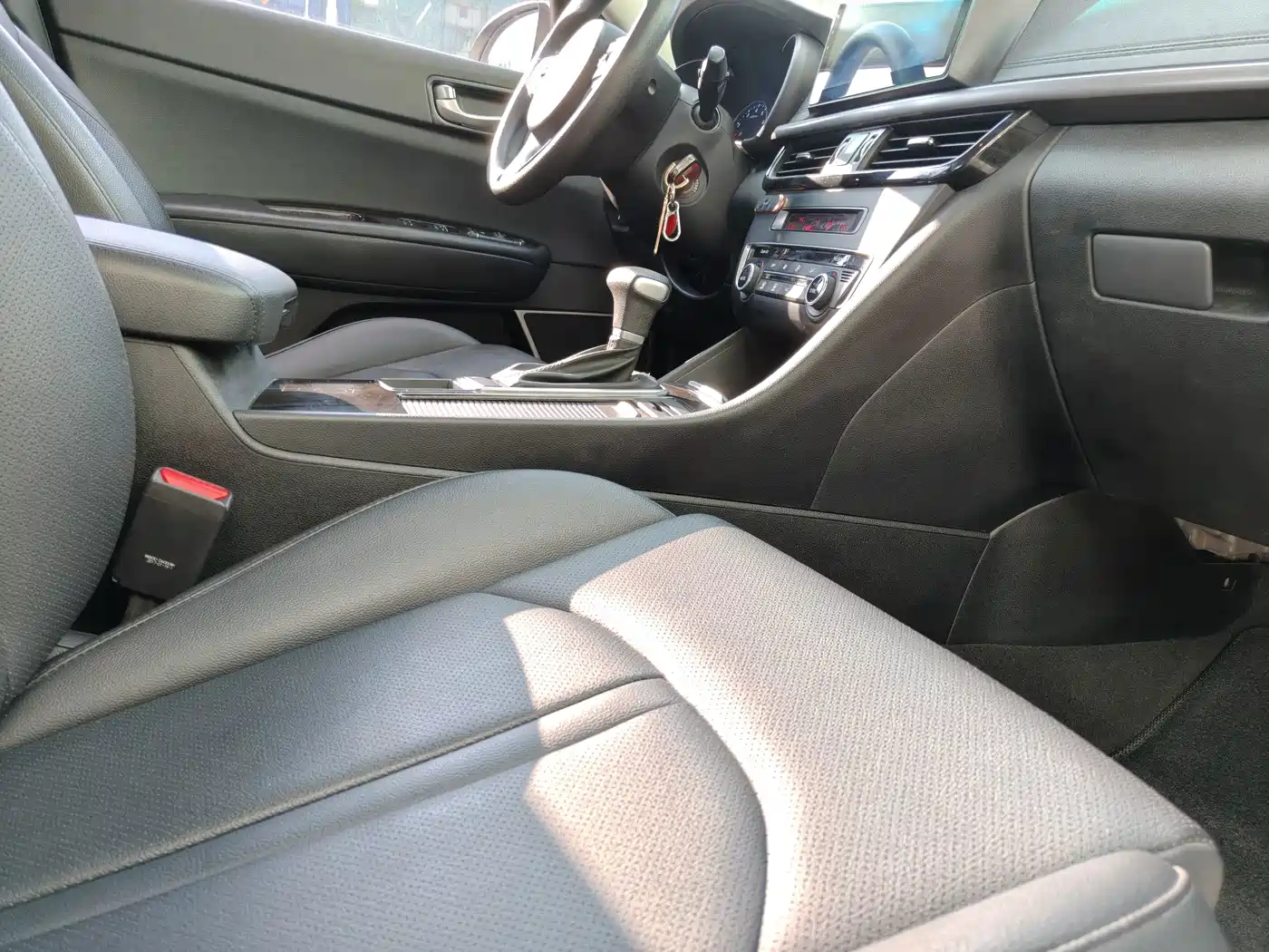 Photo 16 - Kia K5
