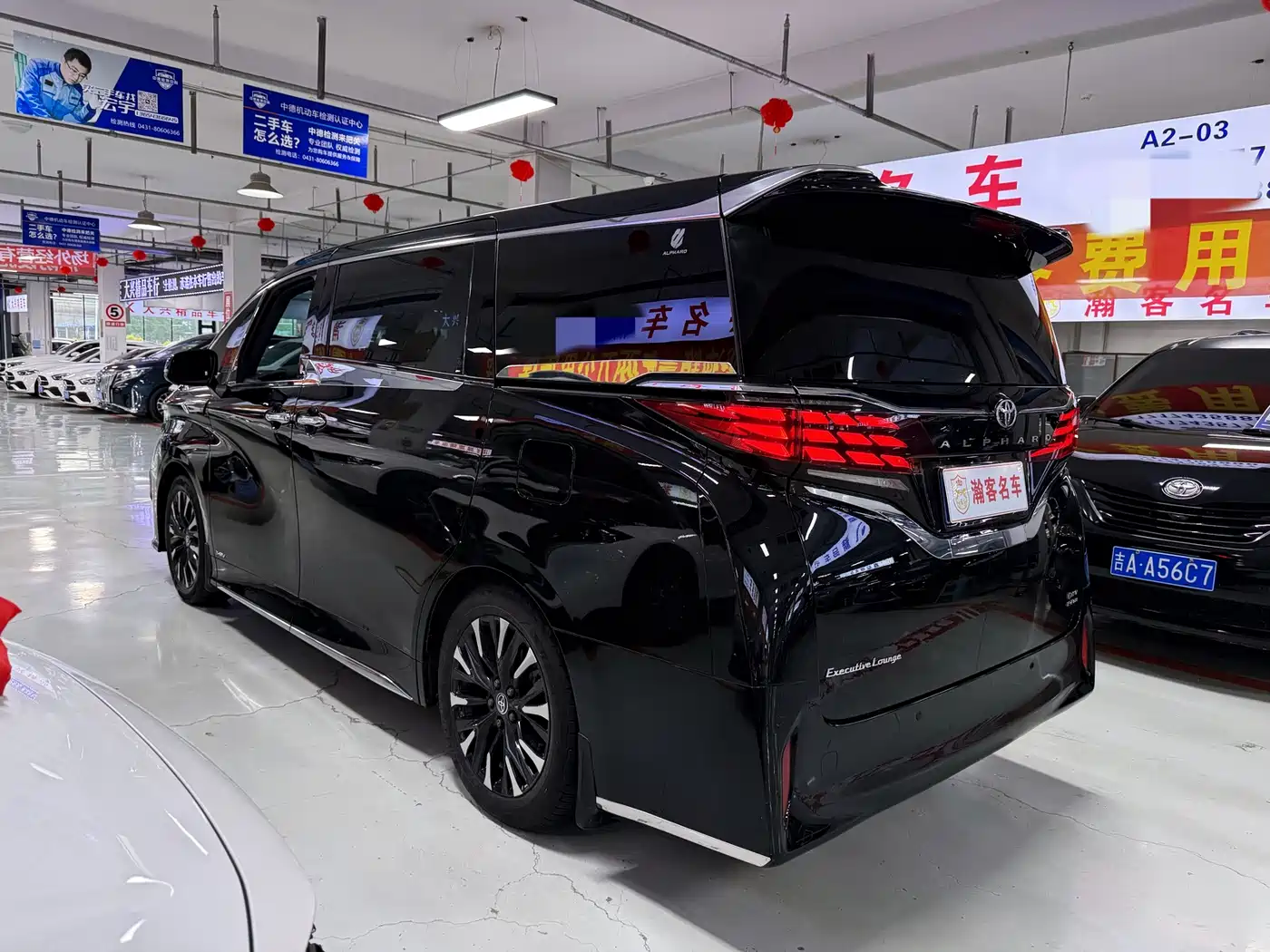 Toyota Alphard 2024 Hybrid 2.5L Ultimate Enjoyment Edition фото 6